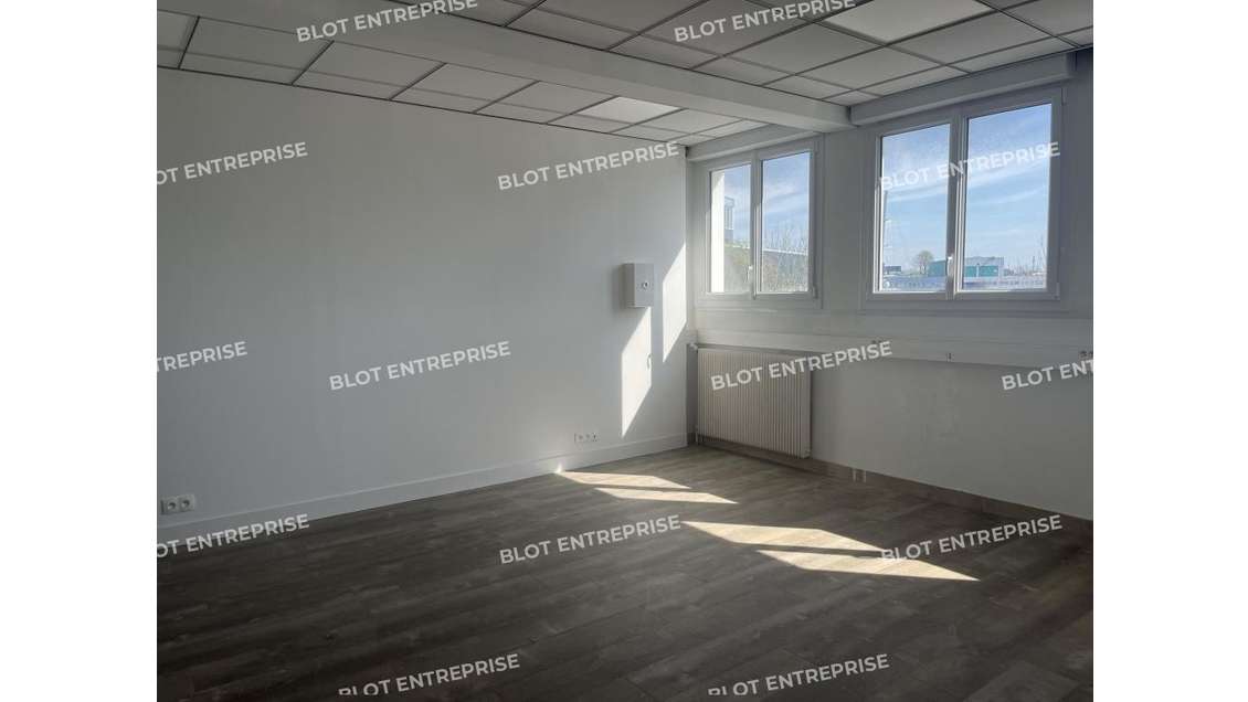 A louer bureaux de 25m² au 1er étage à Concarneau