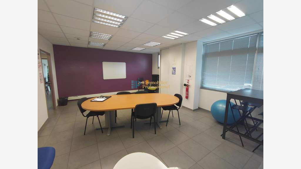 A louer bureaux 120m² à l'entrée de Concarneau