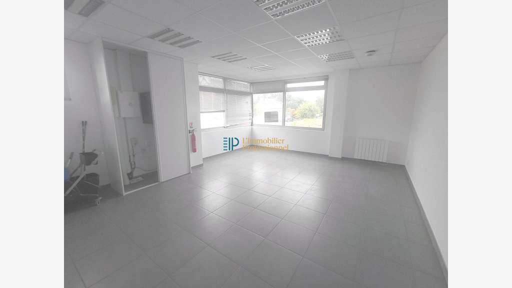 A louer bureaux 120m² à l'entrée de Concarneau