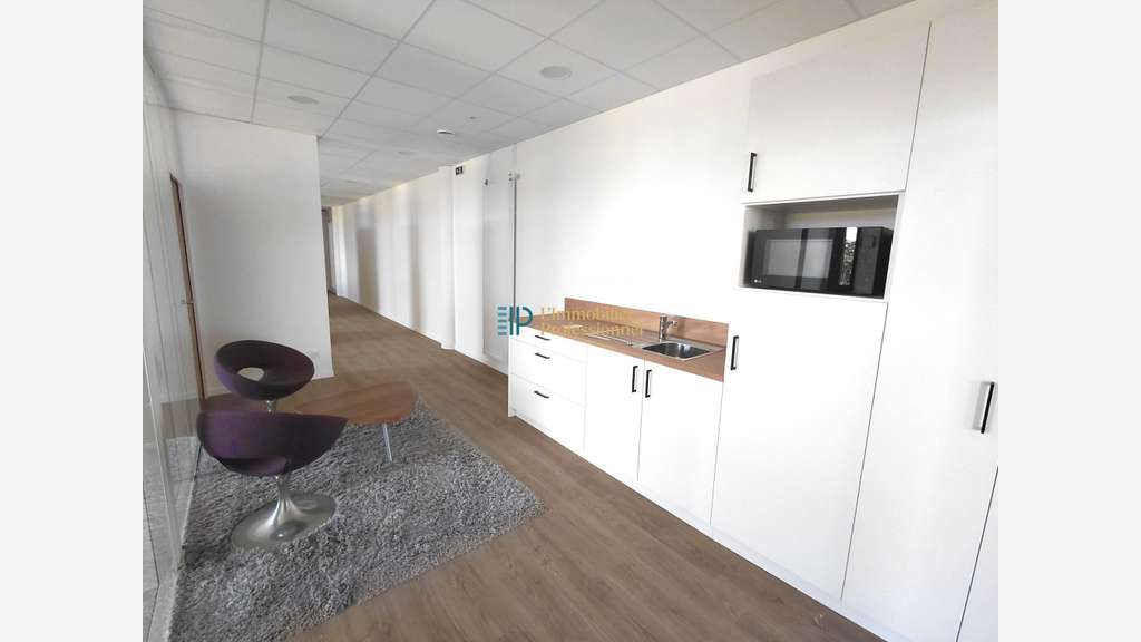 A louer bureau neuf 36m² R+2 à Concarneau