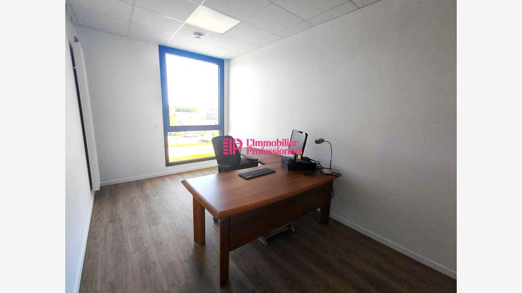 A louer bureau neuf 36m² R+2 à Concarneau