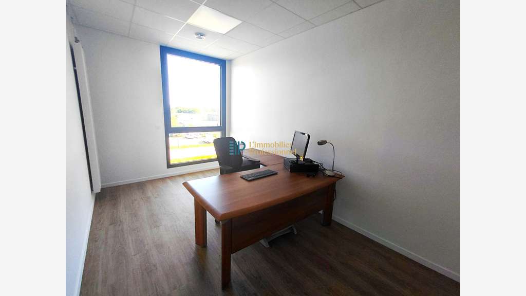 A louer bureau neuf 36m² R+2 à Concarneau