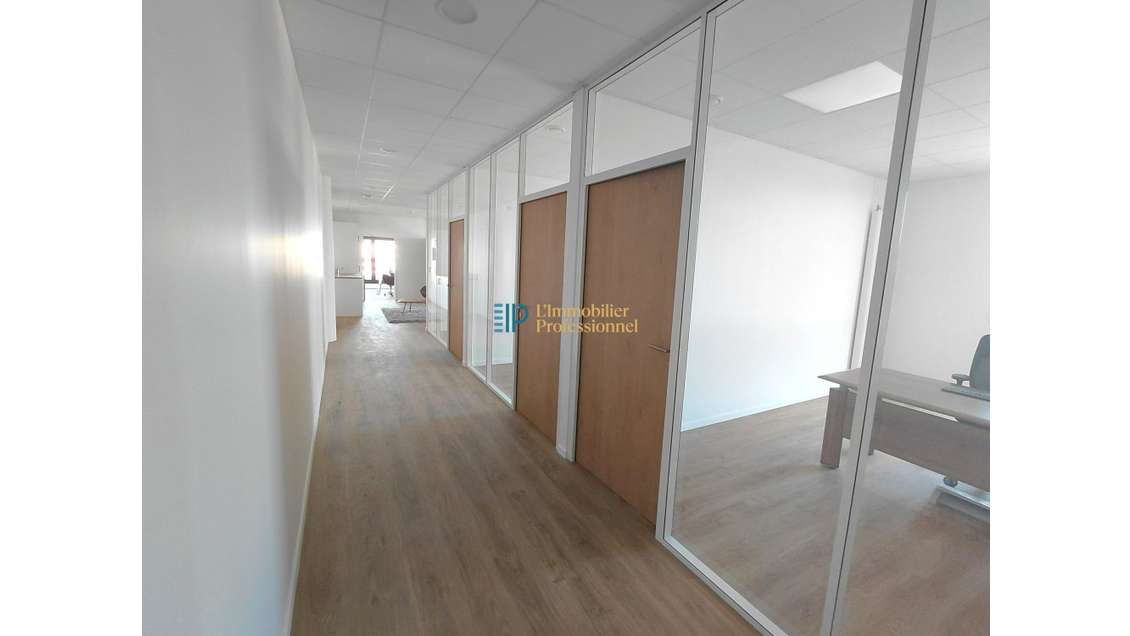 A louer bureau neuf 36m² R+2 à Concarneau