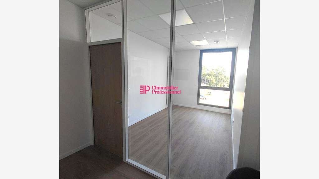 A louer bureau neuf 12m² R+2 à Concarneau
