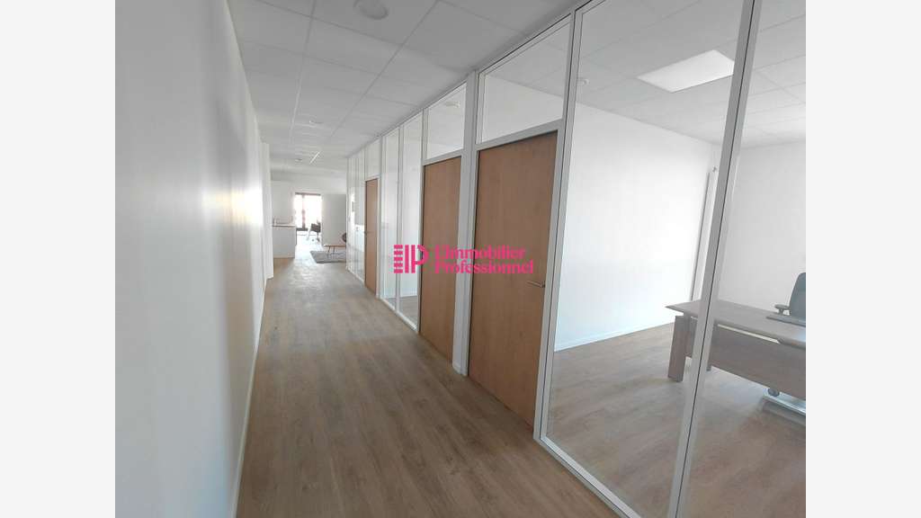 A louer bureau neuf 12m² R+2 à Concarneau