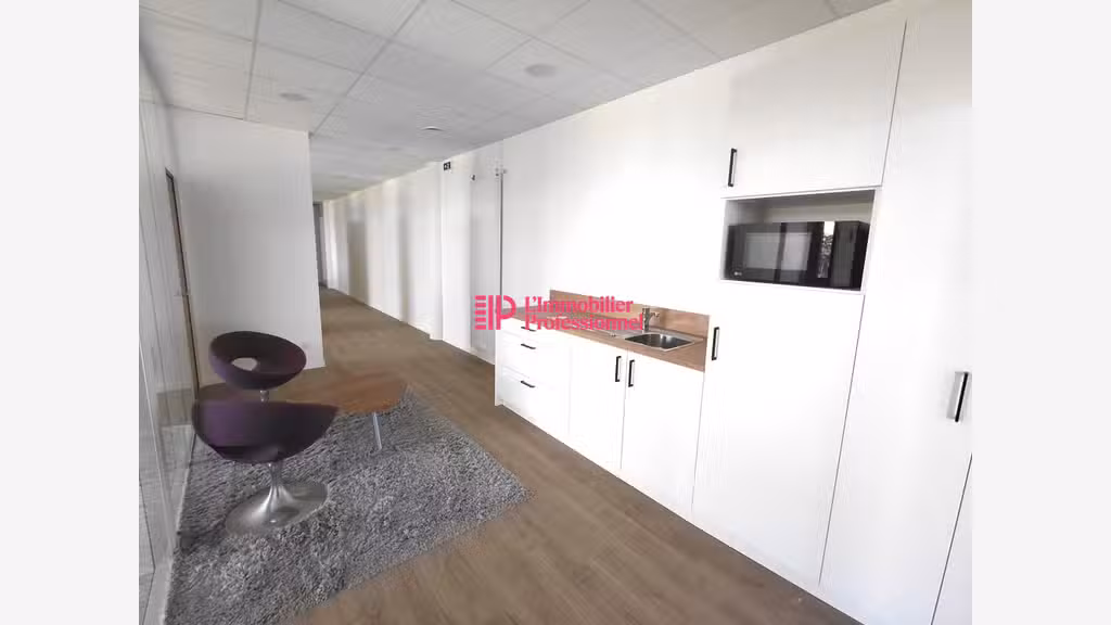 A louer bureau neuf 12m² R+2 à Concarneau