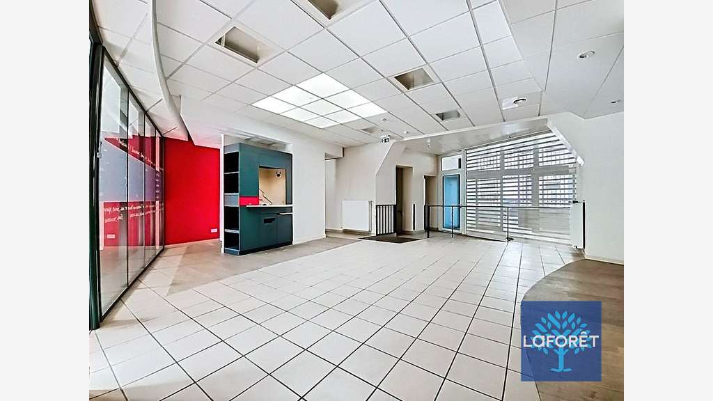 Local commercial Condé-Sur-L'Escaut 215 m2