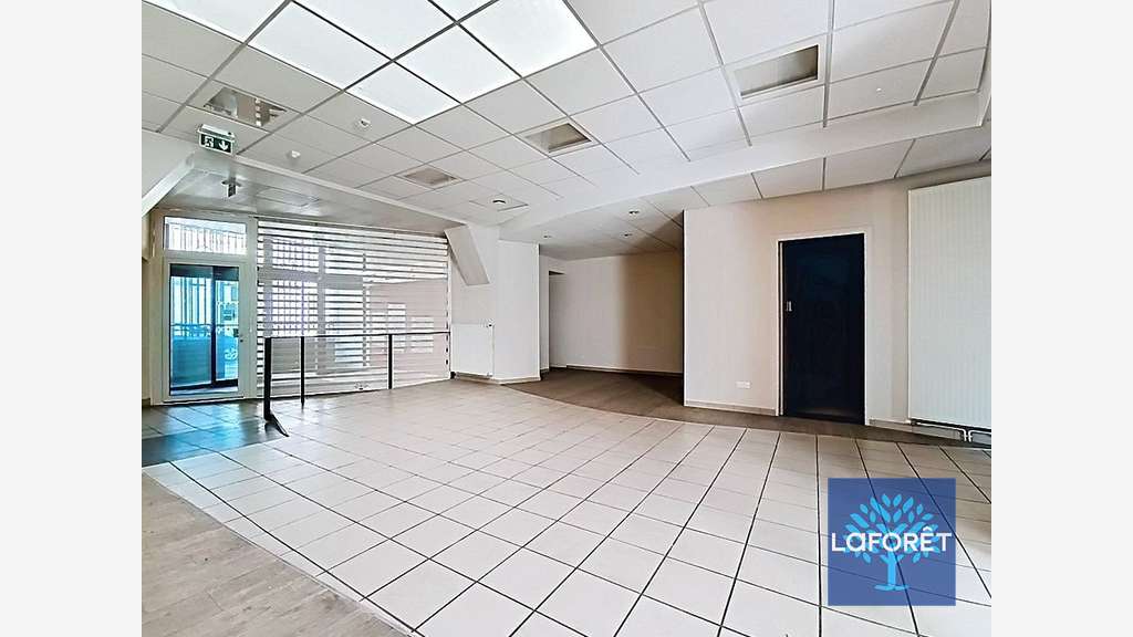 Local commercial Condé-Sur-L'Escaut 215 m2