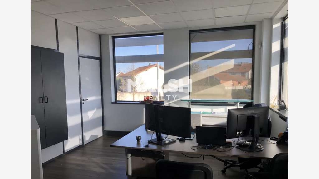 A louer bureaux 275m² à Corbas proche A46