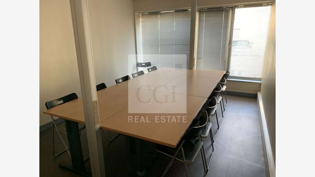 A louer bureaux 1800m² sur 3 niveaux à Corbas