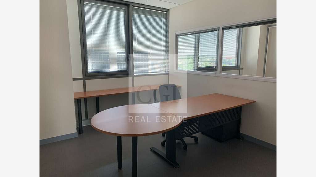 A louer bureaux 1800m² sur 3 niveaux à Corbas