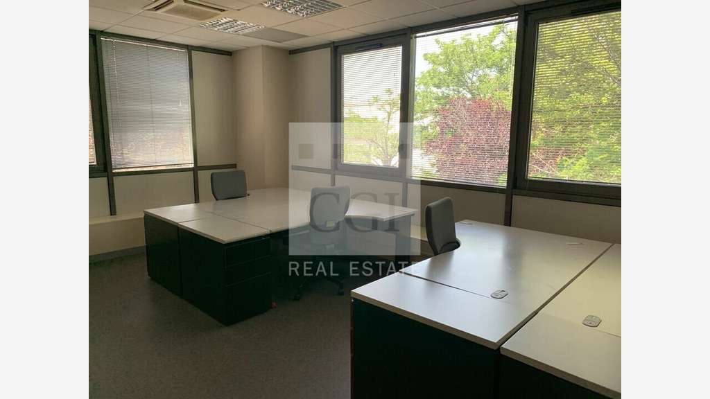 A louer bureaux 1800m² sur 3 niveaux à Corbas