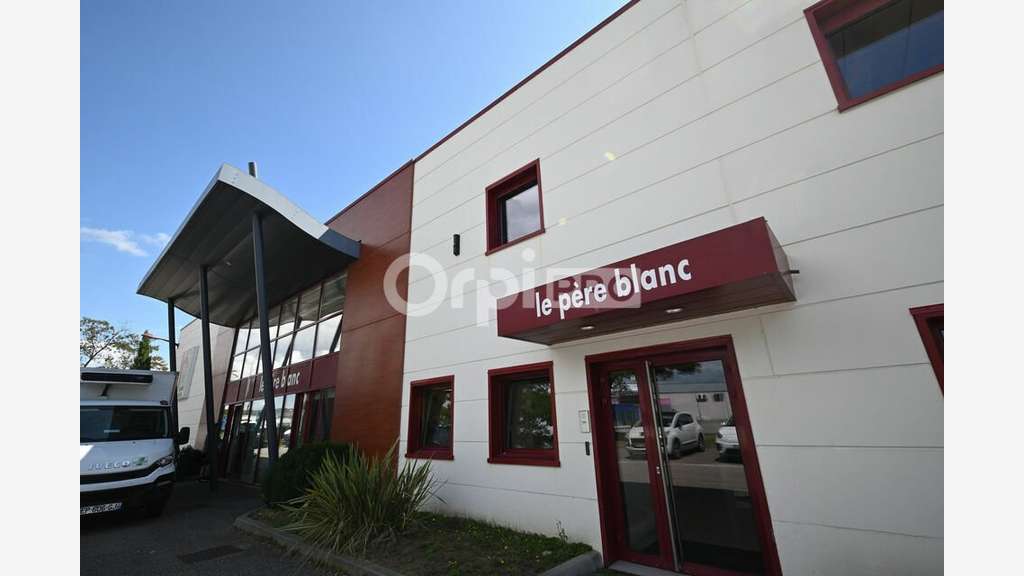 Bureaux à louer 137m² à Corbas