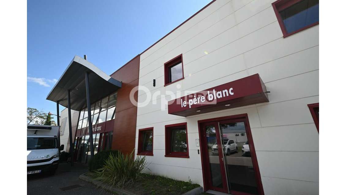 Bureaux à louer 137m² à Corbas