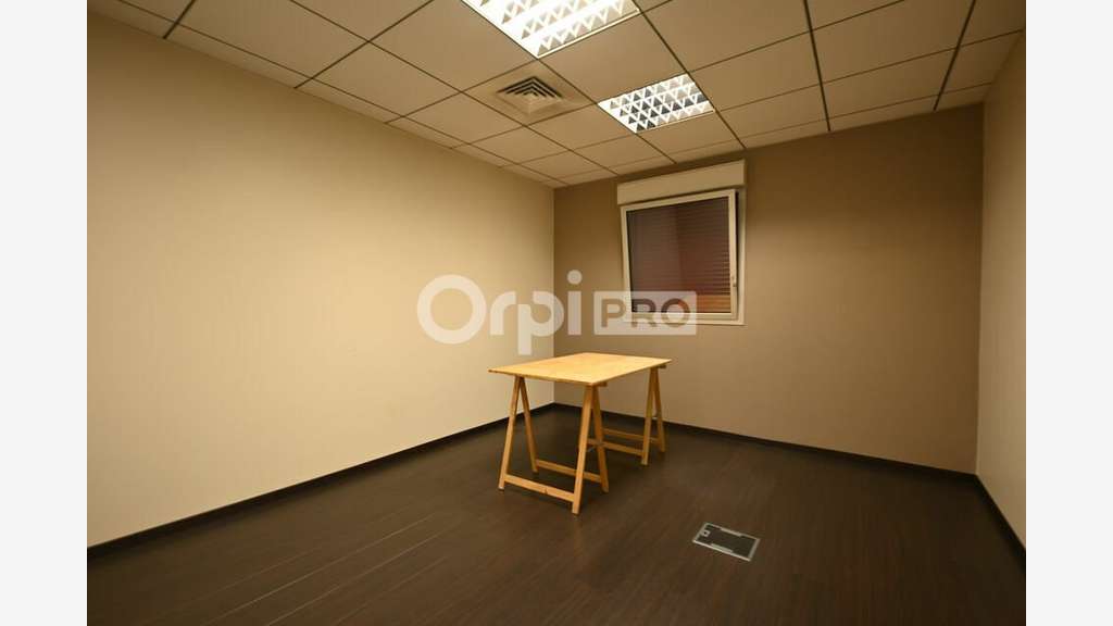 Bureaux à louer 137m² à Corbas