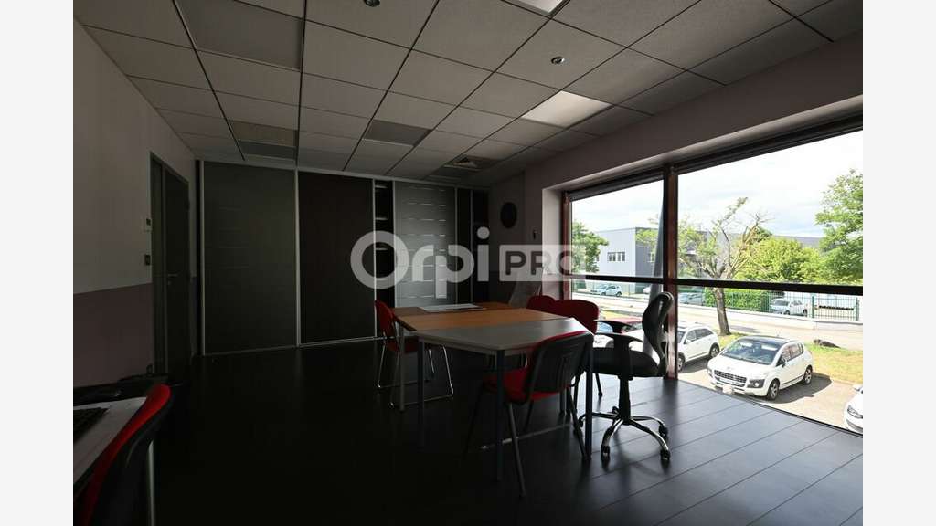 Bureaux à louer 137m² à Corbas