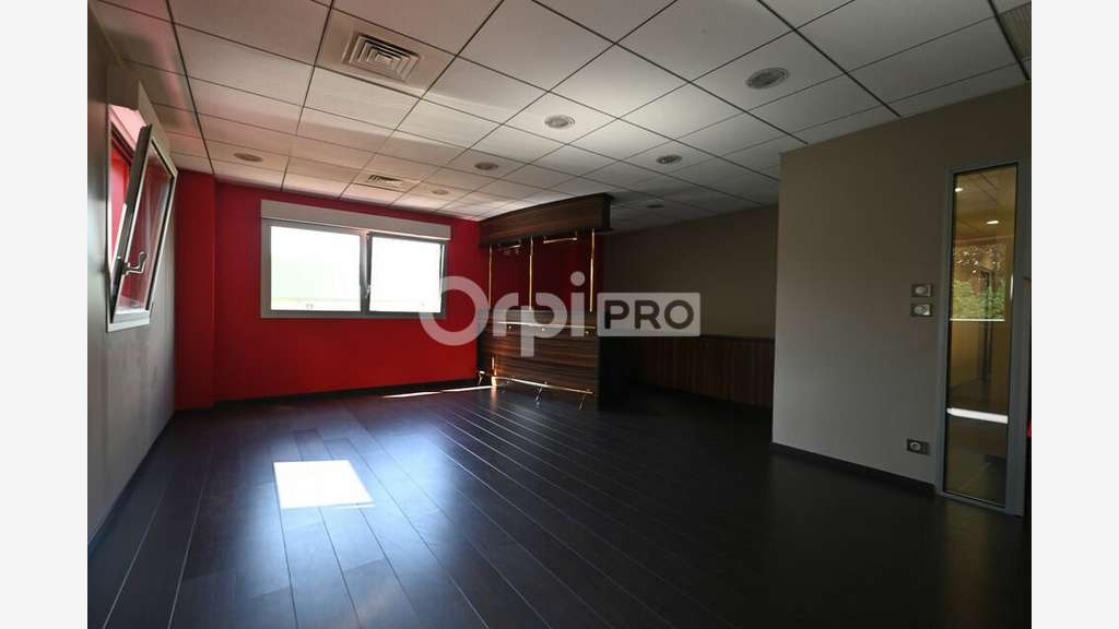 Bureaux à louer 137m² à Corbas