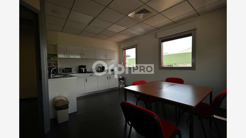 Bureaux à louer 137m² à Corbas