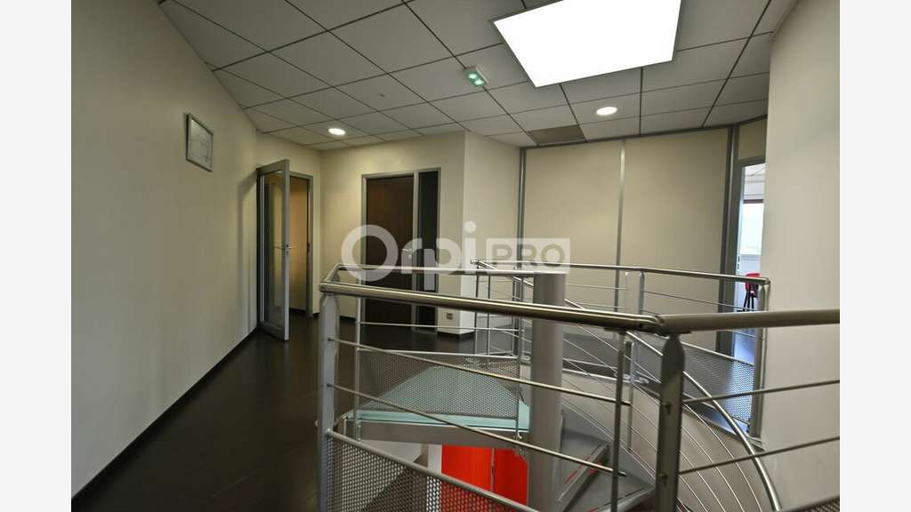 Bureaux à louer 137m² à Corbas