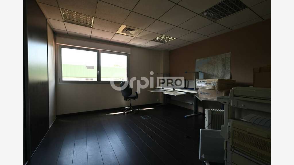 Bureaux à louer 137m² à Corbas