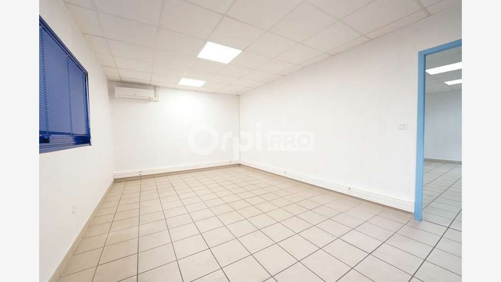 Bureaux à louer 156m² divisible à Corbas