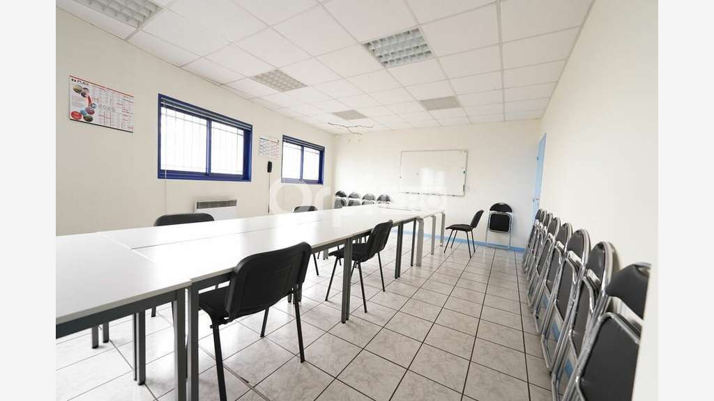 Bureaux à louer 156m² divisible à Corbas