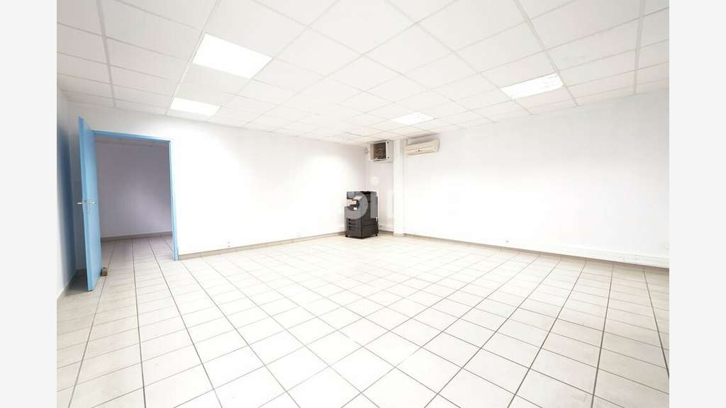 Bureaux à louer 156m² divisible à Corbas