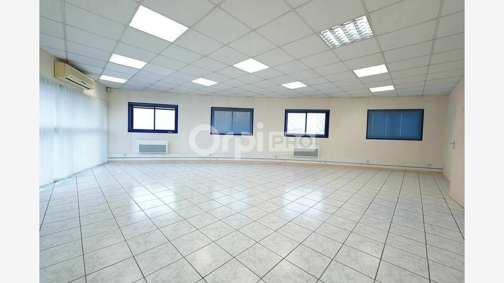 Bureaux à louer 156m² divisible à Corbas