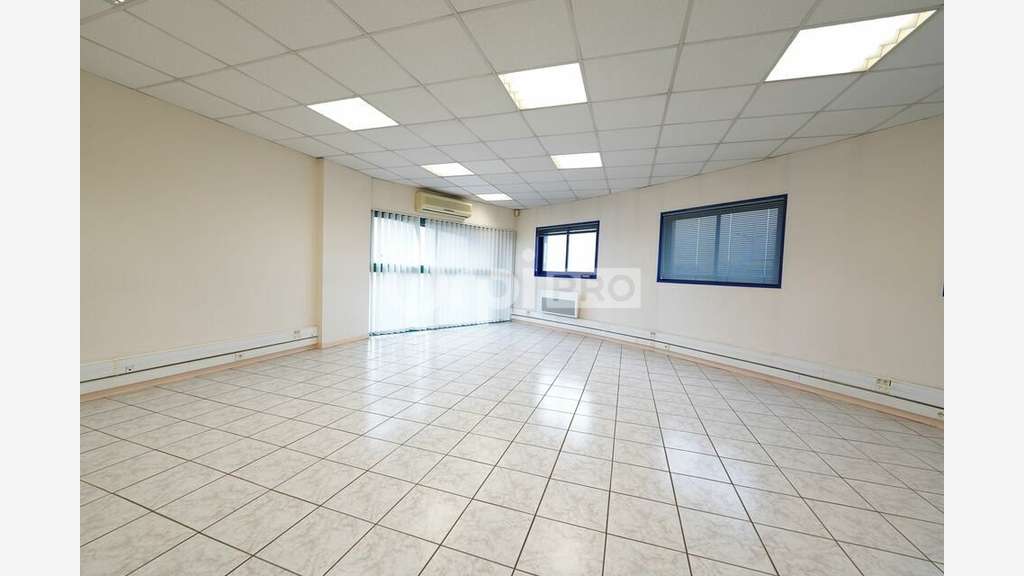 Bureaux à louer 156m² divisible à Corbas