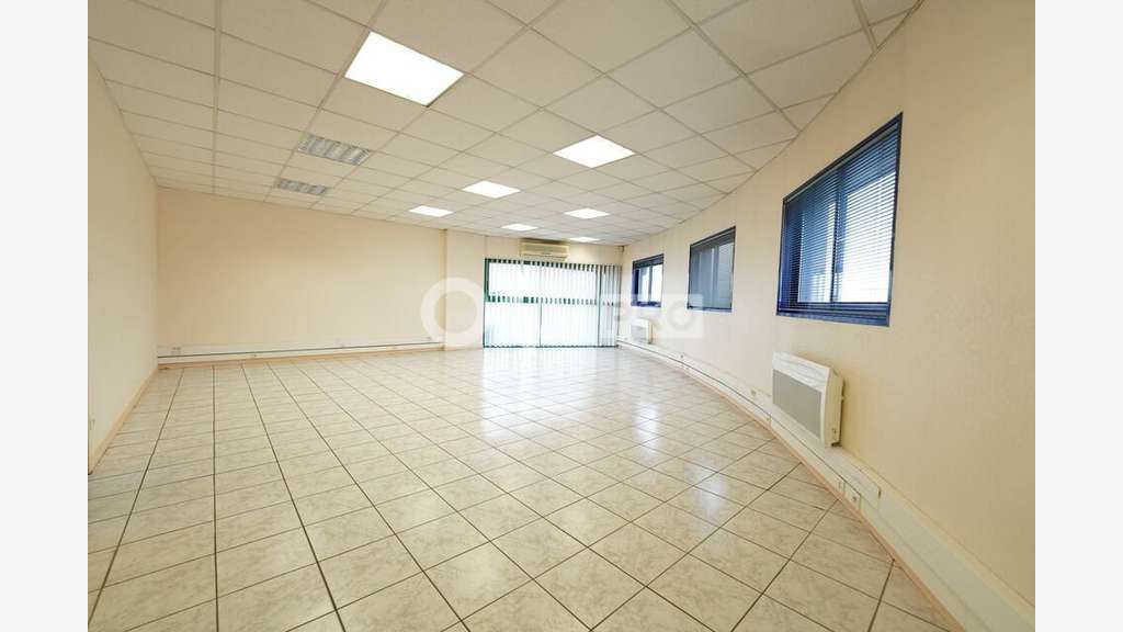 Bureaux à louer 156m² divisible à Corbas