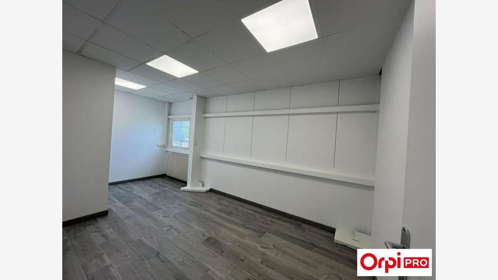 A louer bureaux rénovés de 70m² à Corbas (69960)