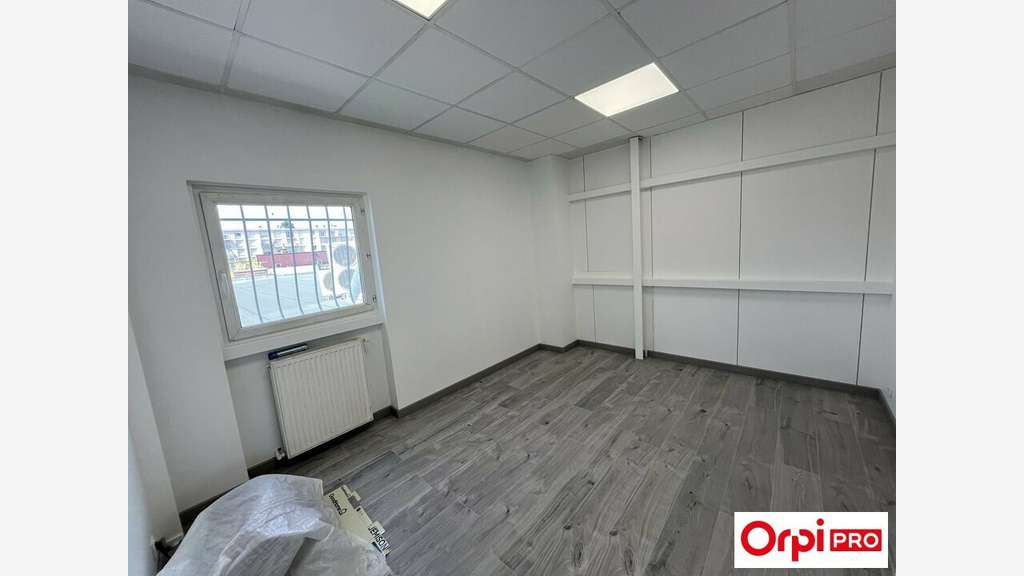 A louer bureaux rénovés de 70m² à Corbas (69960)