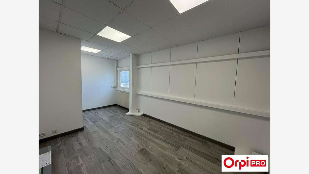 A louer bureaux rénovés de 70m² à Corbas (69960)