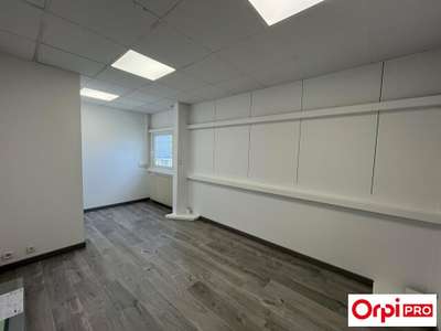 A louer bureaux rénovés de 70m² à Corbas (69960)