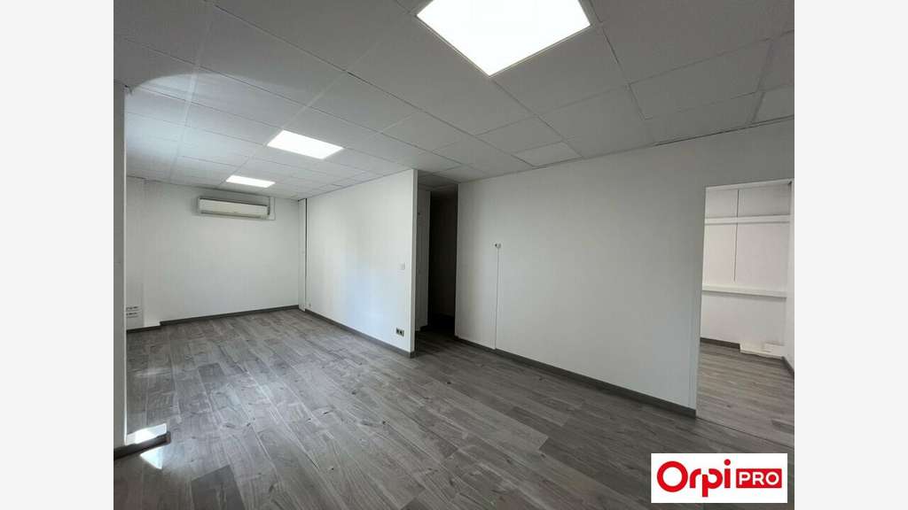 A louer bureaux rénovés de 70m² à Corbas (69960)