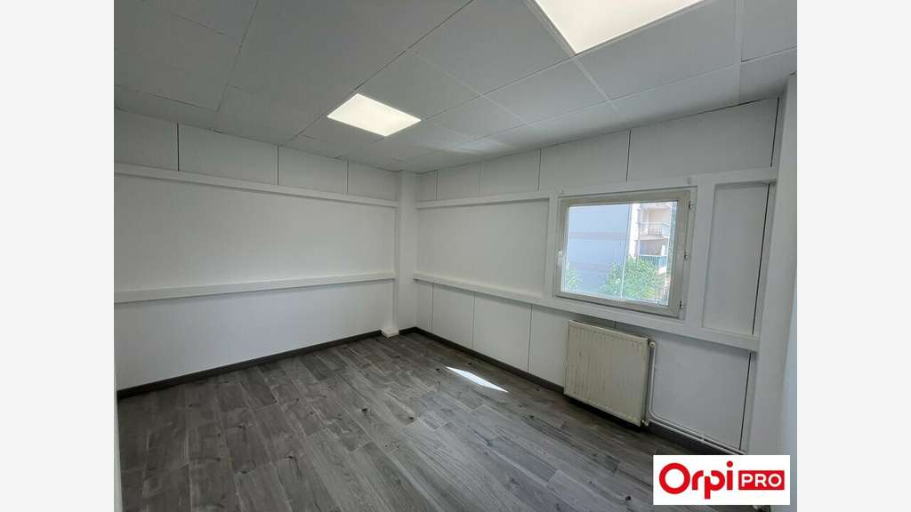 A louer bureaux rénovés de 70m² à Corbas (69960)