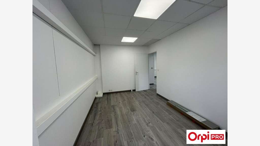 A louer bureaux rénovés de 70m² à Corbas (69960)