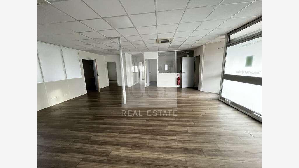 Bureaux de 186m² à louer en RDC à Corbas
