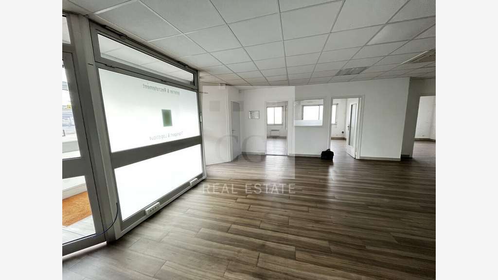 Bureaux de 186m² à louer en RDC à Corbas