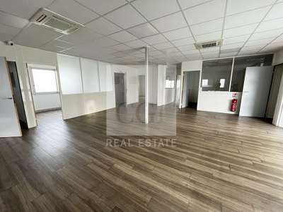 Bureaux de 186m² à louer en RDC à Corbas