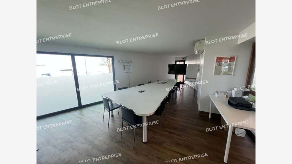 A louer beau bâtiment bureaux 511m² à Couëron
