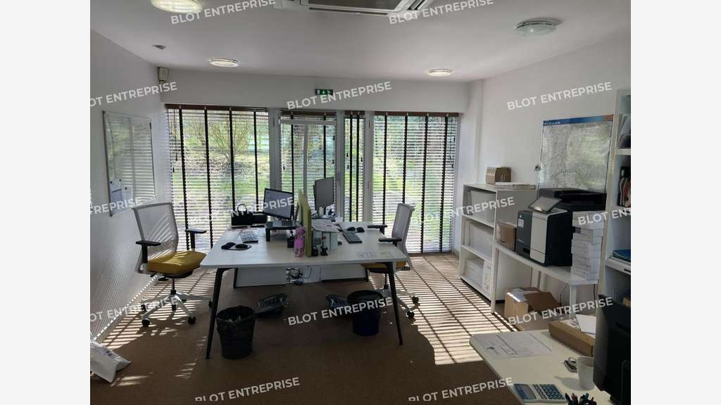 A louer beau bâtiment bureaux 511m² à Couëron