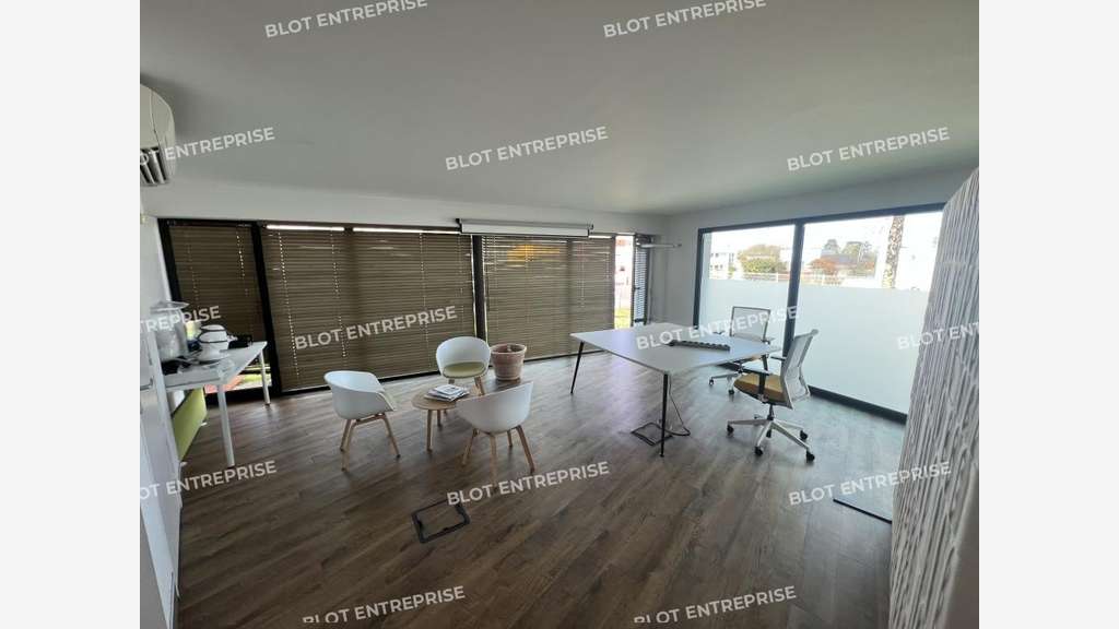 A louer beau bâtiment bureaux 511m² à Couëron