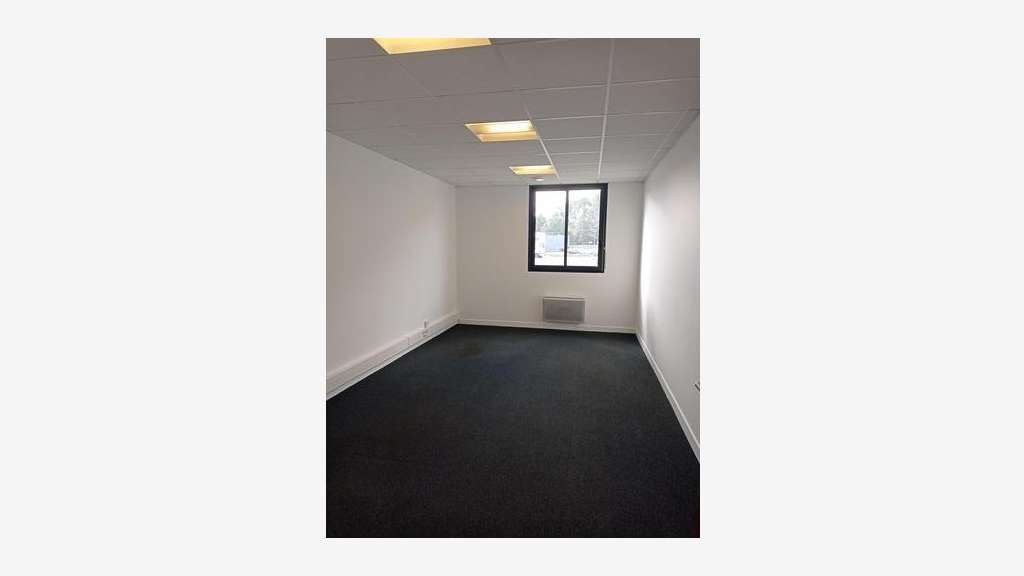 À louer bureaux de 20 à 100m² et ateliers Couëron