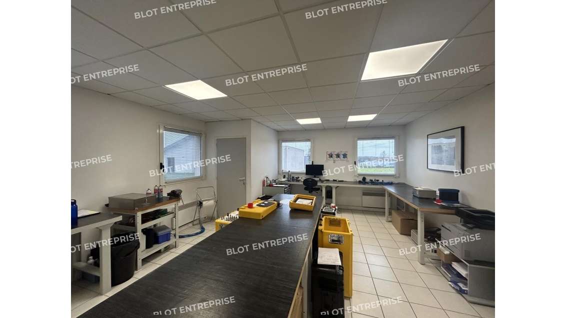 A louer bureaux 98m² à Couëron