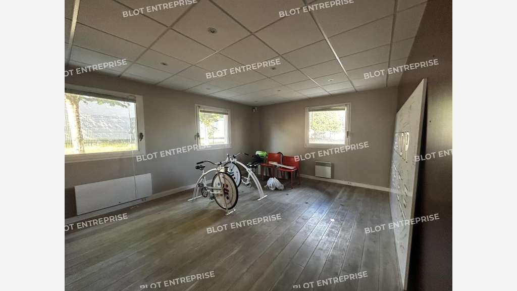 A louer bureaux 98m² en ZA à Couëron