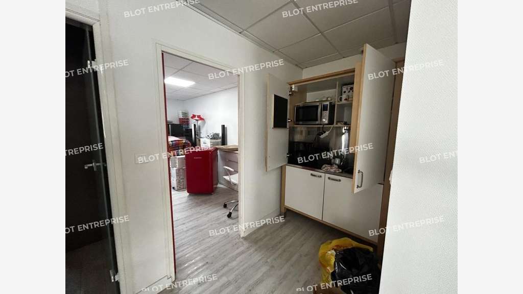 A louer bureaux 98m² en ZA à Couëron
