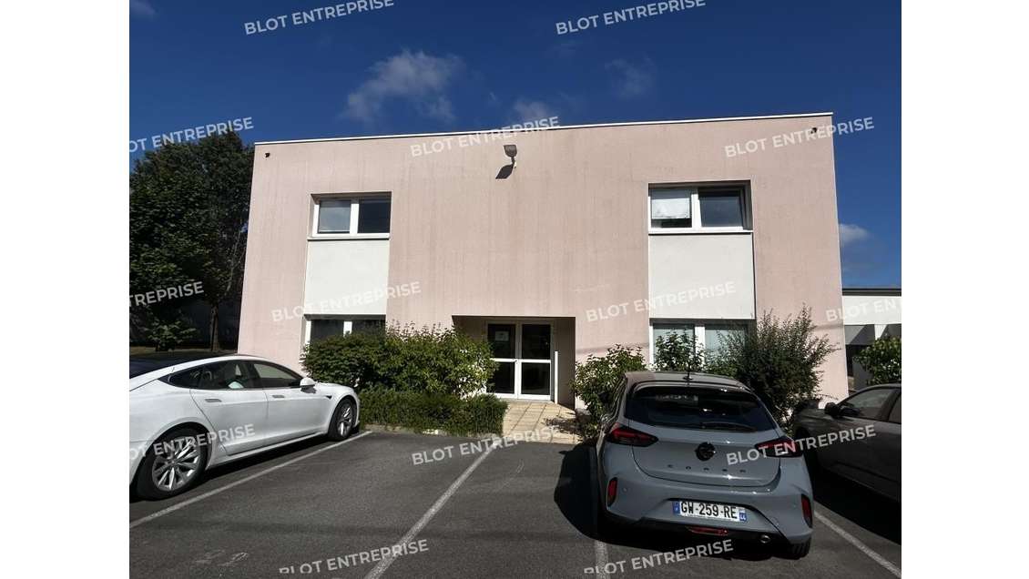 A louer bureaux 98m² en ZA à Couëron