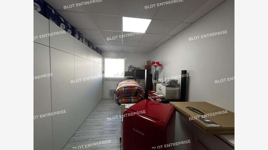 A louer bureaux 98m² en ZA à Couëron