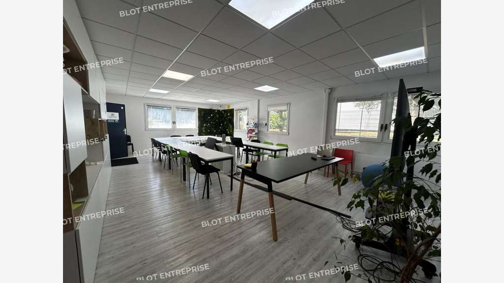 A louer bureaux 98m² en ZA à Couëron